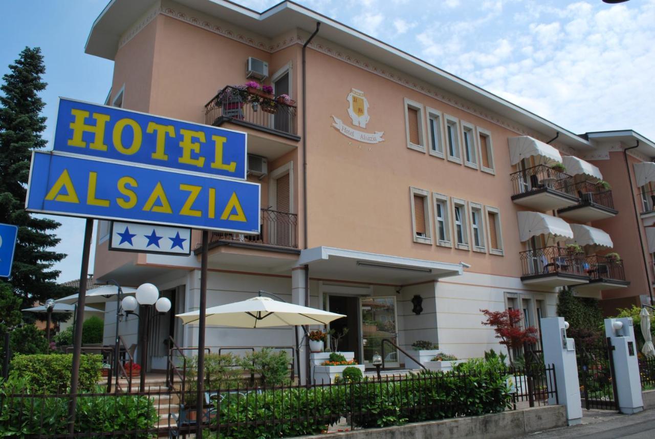 Hotel Alsazia Сирмионе Екстериор снимка